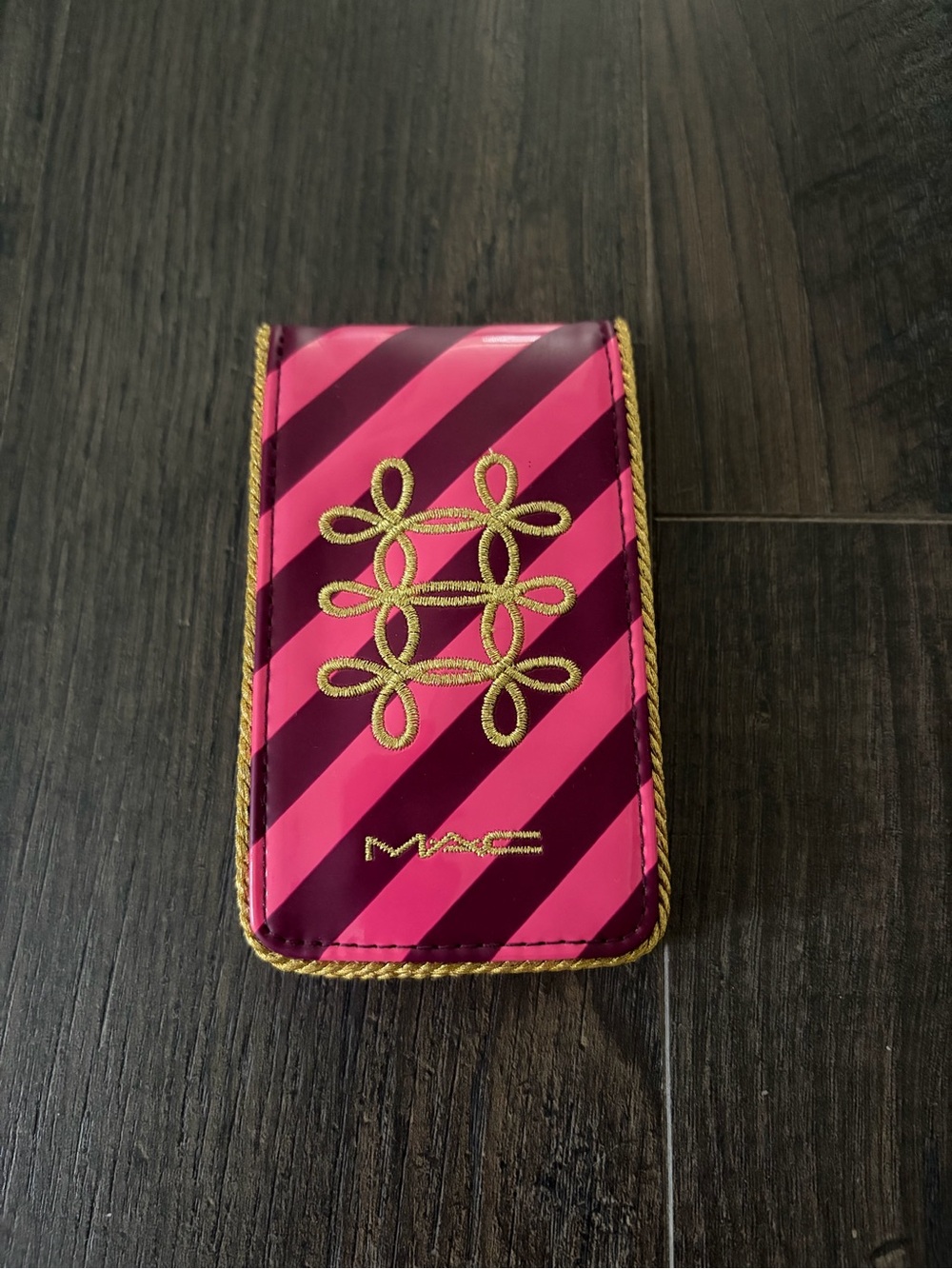 NEW MAC Mini Cosmetics case with 3 brushes